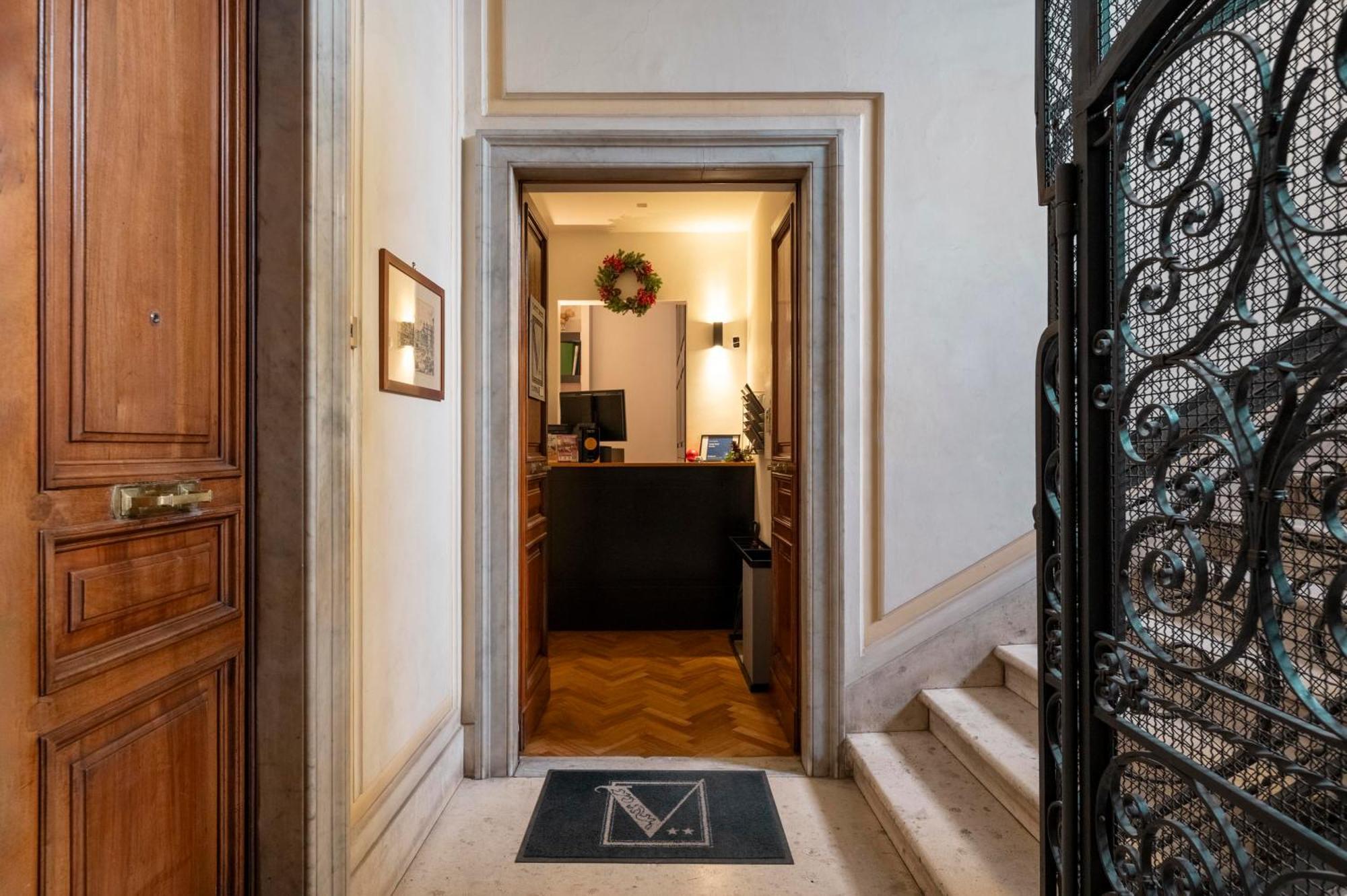 Vanity Navona Hotel 2*