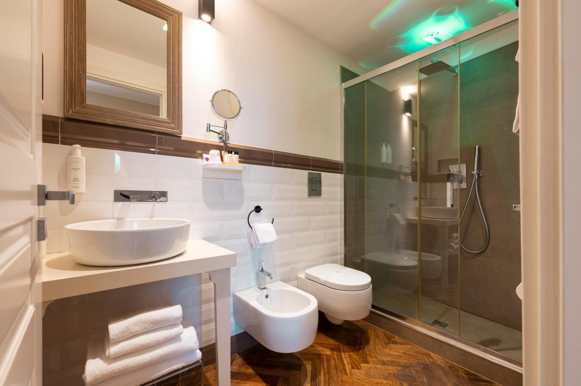 Vanity Navona 2*