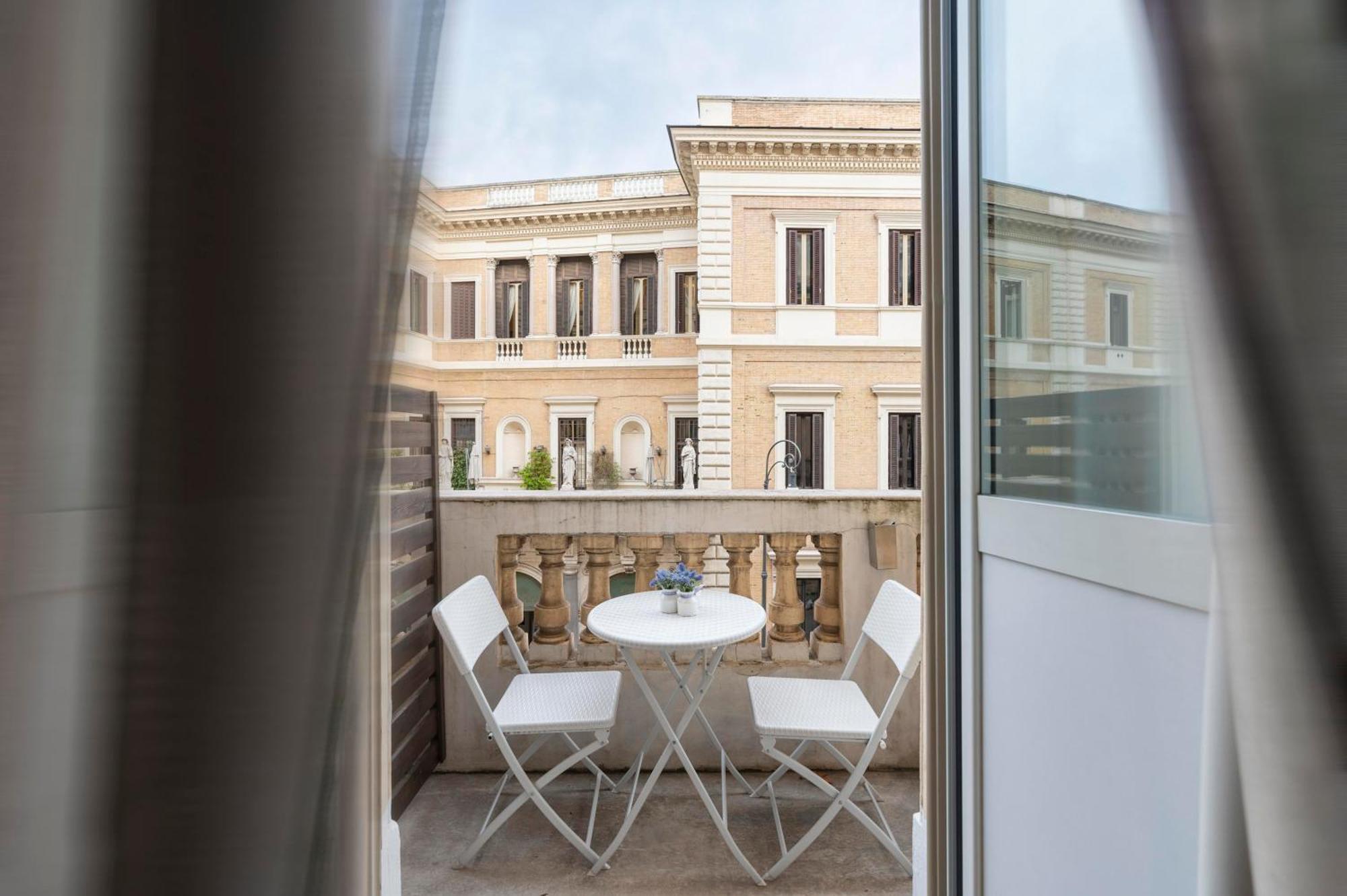 Vanity Navona 2*