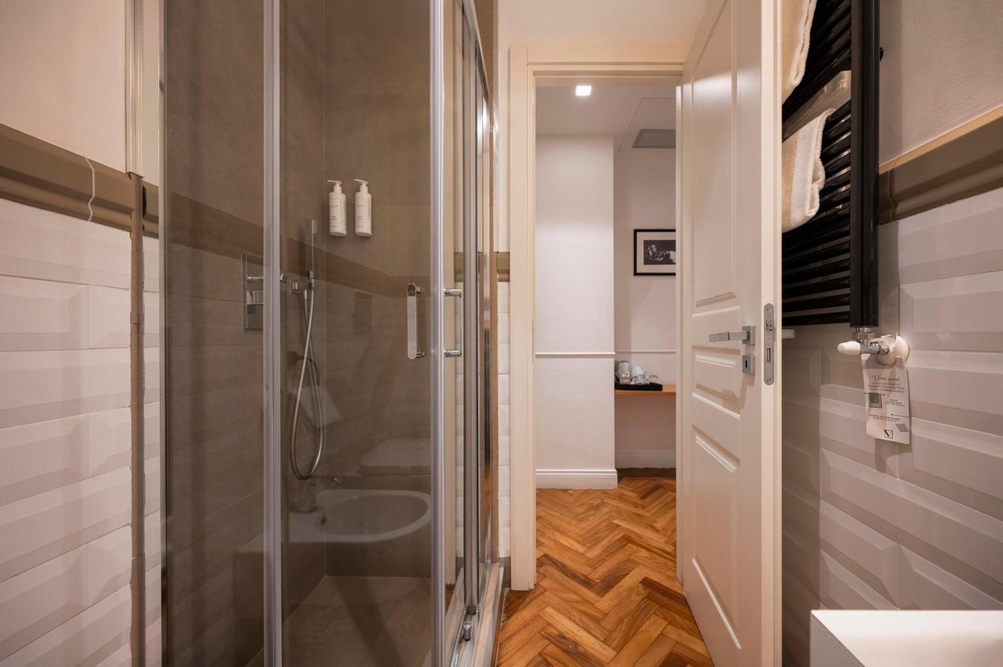 Vanity Navona Hotel 2*