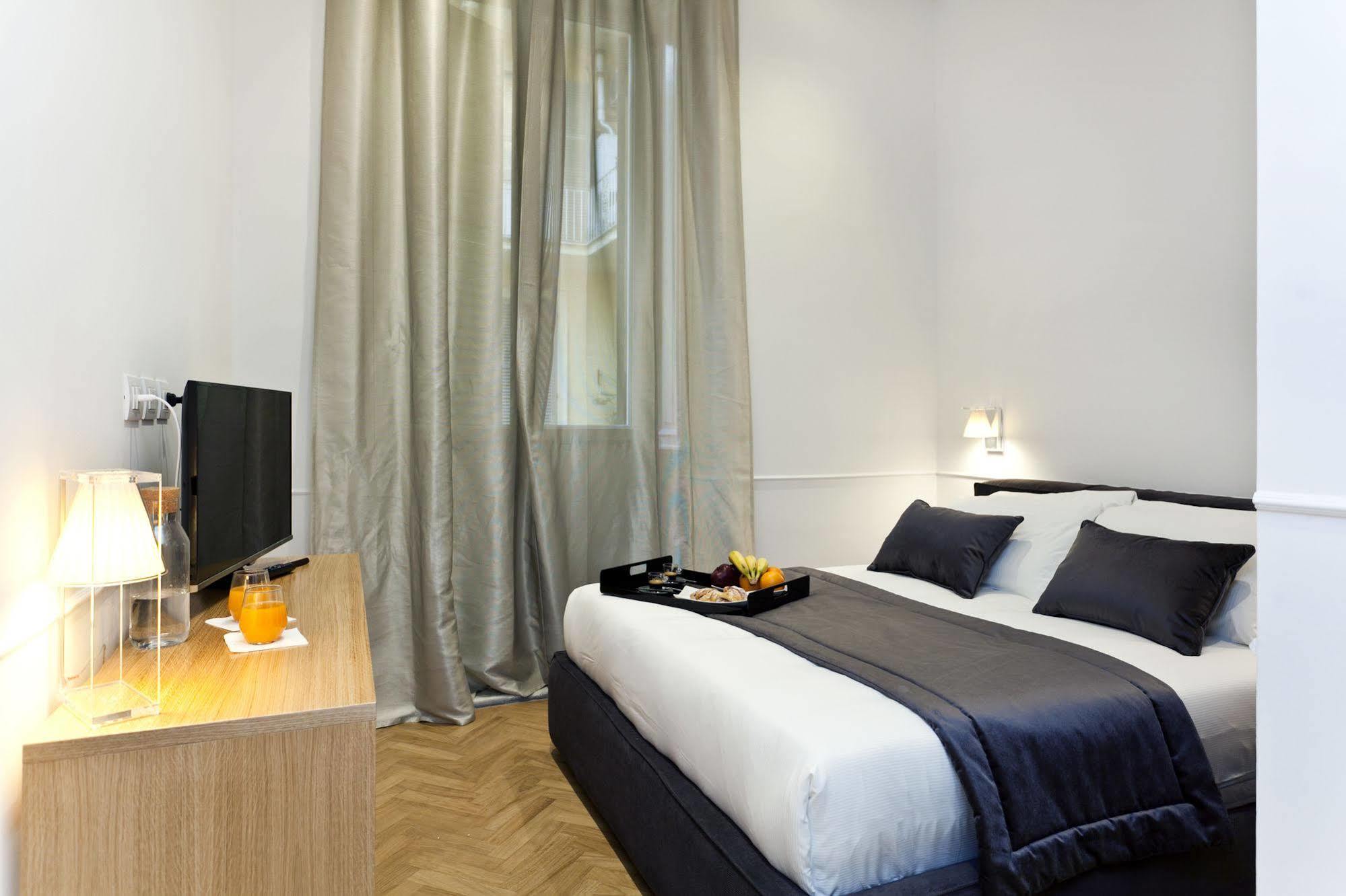 Vanity Navona Hotel