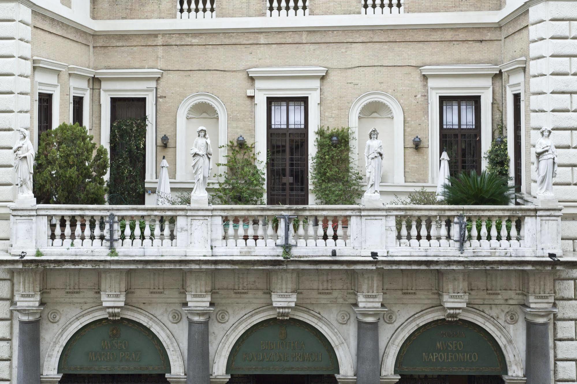 Vanity Navona 2*
